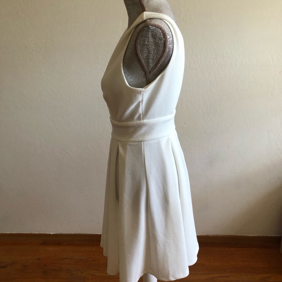 Haute Monde V-Neck Sleeveless Fit Flare Dress - Picture 2 of 11